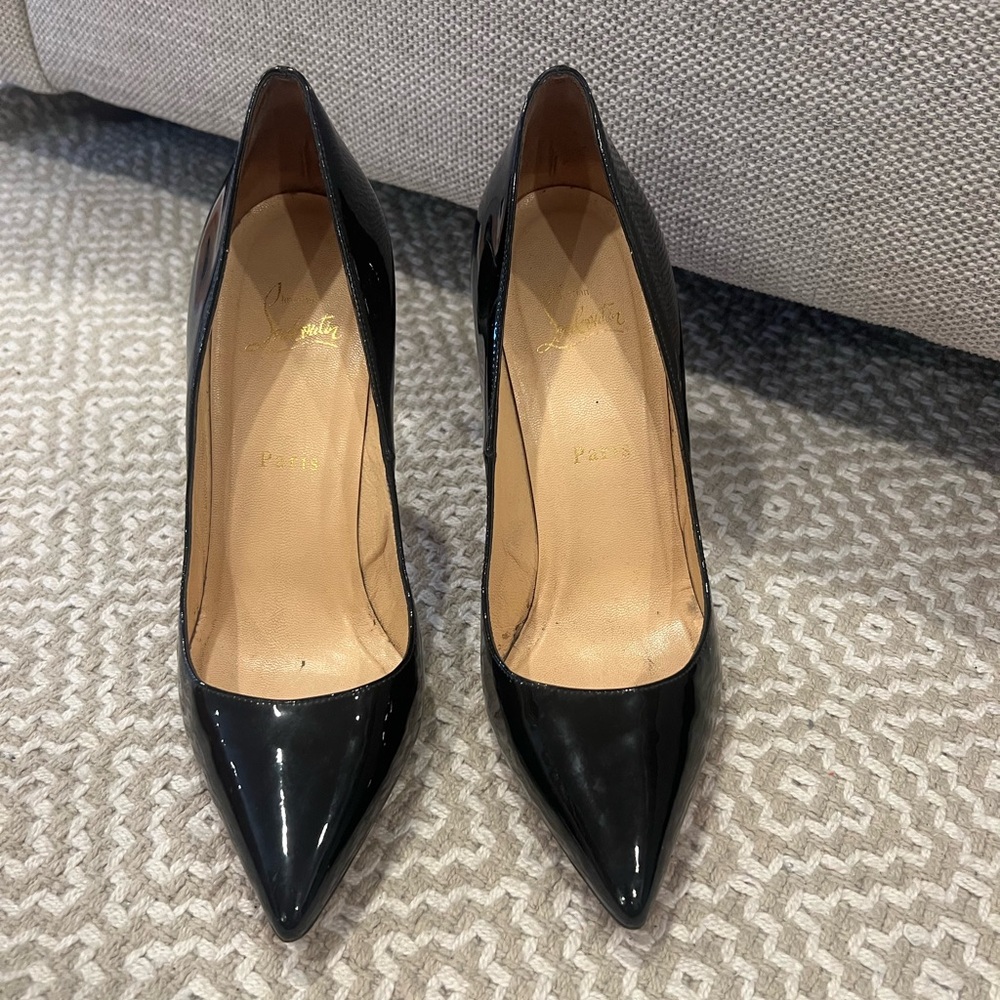 Christian Louboutin So Kate black heels. Size 40. Good used condition.